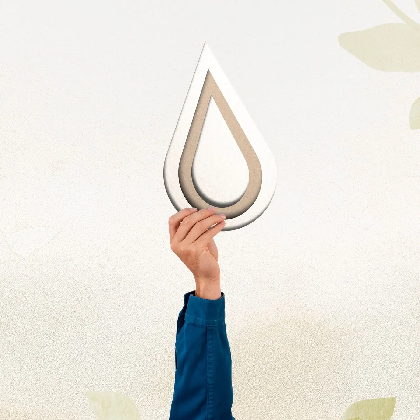 Hand präsentiert einen Remix einer Wasserschutz-Umgebung.